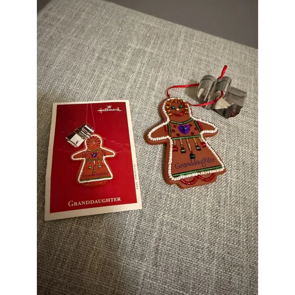 🎄2003 Hallmark Keepsake Granddaughter Gingerbread Girl w/ Metal Cookie Cutter